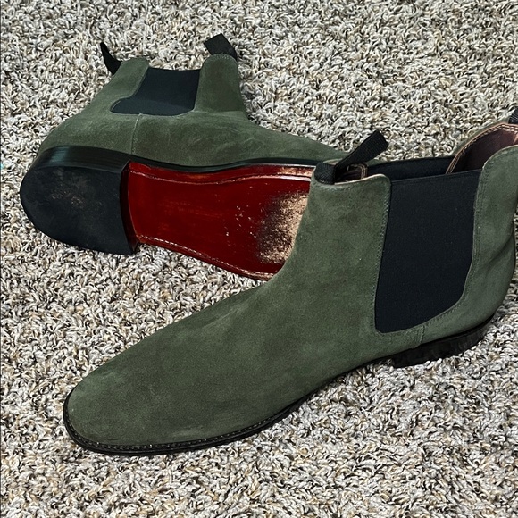 Men's Olive Suede Chukka Boots - Picture 3 of 3